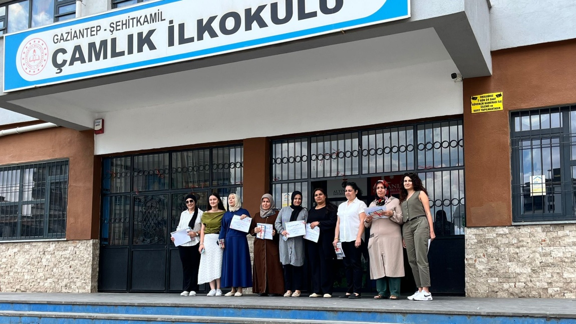 Aile Eğitim Okulu Velilerine Katılım Belgeleri ve Kitap Hediyesi Takdim Edildi